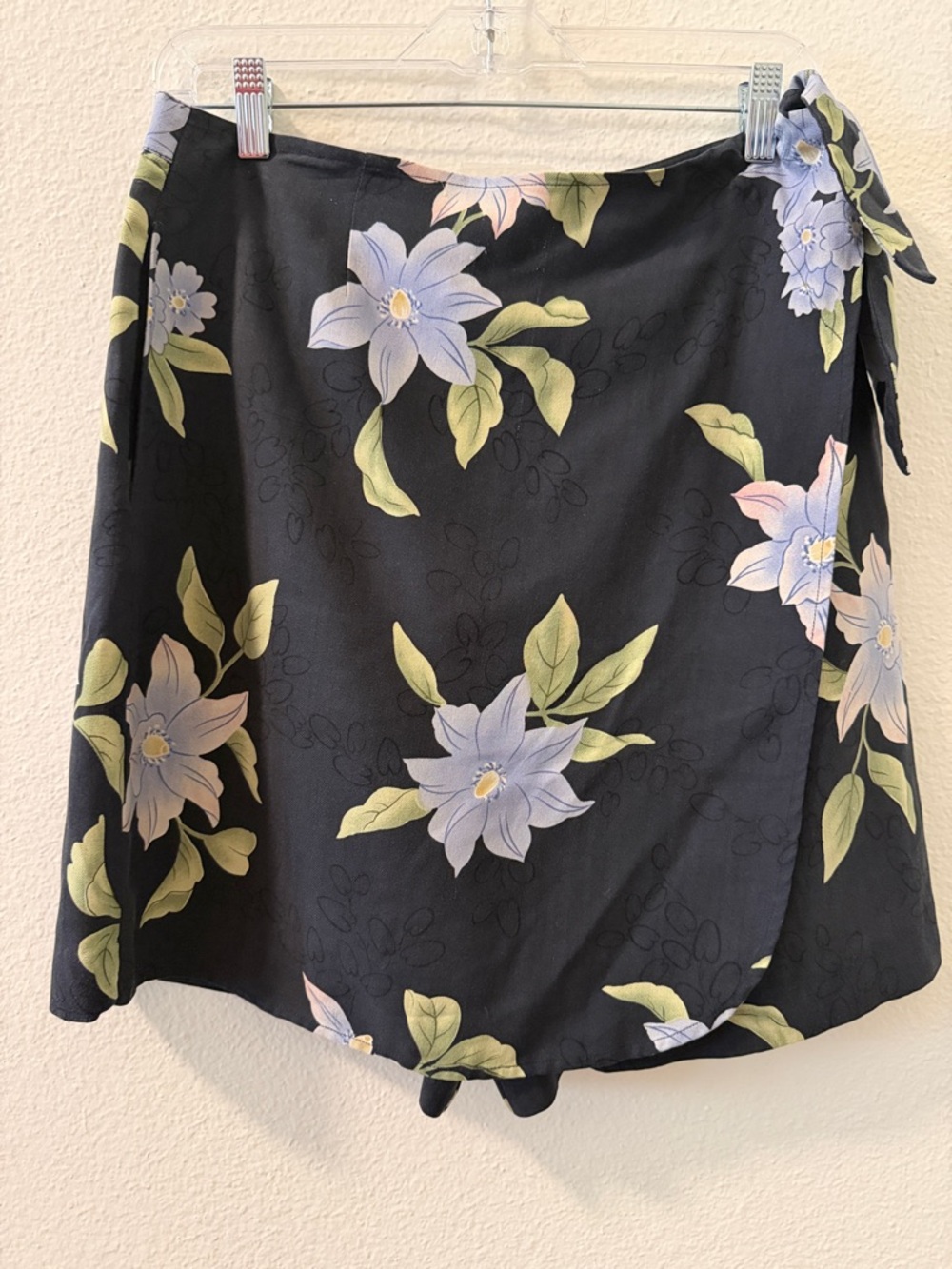 Izod brand Black Floral Wrap Skirt with Lavender Blooms silk 100%